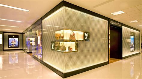 louis vuitton store tysons corner|louis vuitton tysons corner bloomingdale.